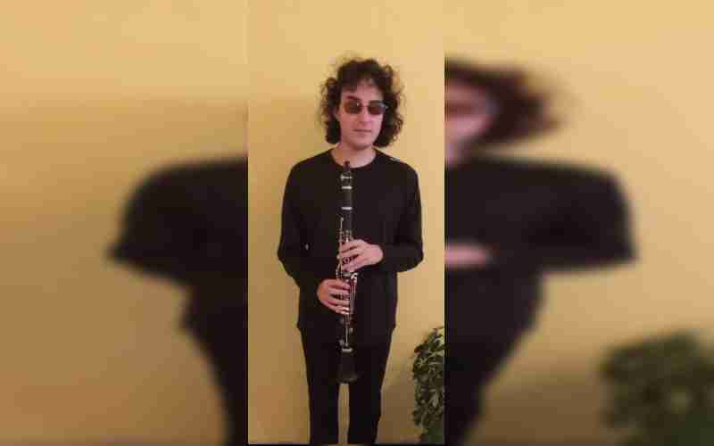 Obdivuhodné! Nevidomý Daniel z Jirkova se sám naučil hrát na šest hudebních nástrojů a hru na další dva teď studuje na konzervatoři