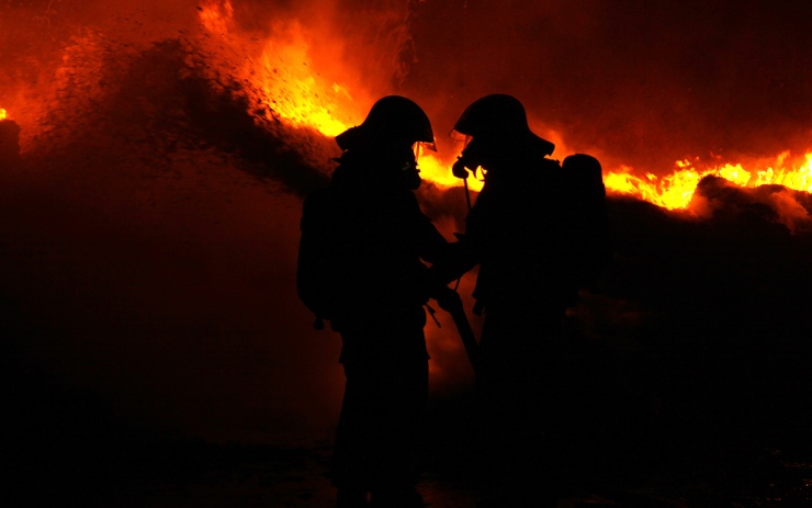 Likvidace požáru granulátu v Trianglu. Foto: Michal Hrdlička