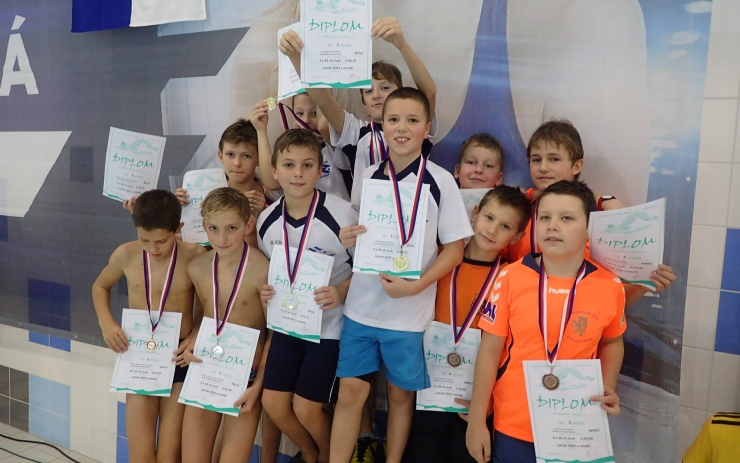 Foto: Slávie Chomutov plavání2111