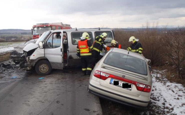 Dopravní nehoda tří aut u Droužkovic. Foto: HZS Ústeckého kraje