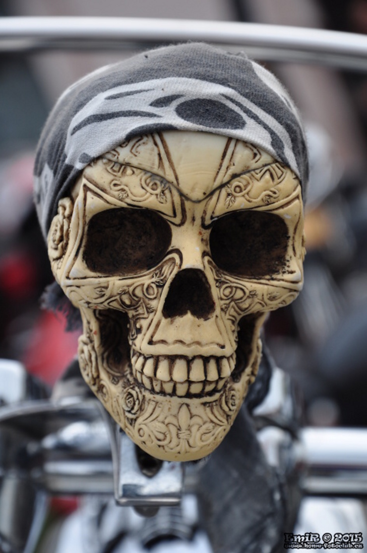 Stovky motorkářů se sjely do Kadaně. Zdroj: www.home-fotoklub.cz Stovky motorkářů se sjely do Kadaně. Zdroj: www.home-fotoklub.cz