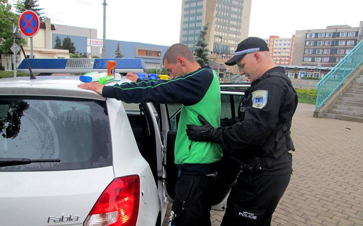 Dopadený zloděj. Foto: MP Chomutov
