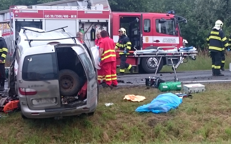 Zásah záchranářů na místě tragické havárie. 