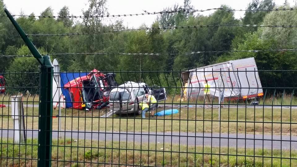 Pohled na havárii ve směru od elektrárny.