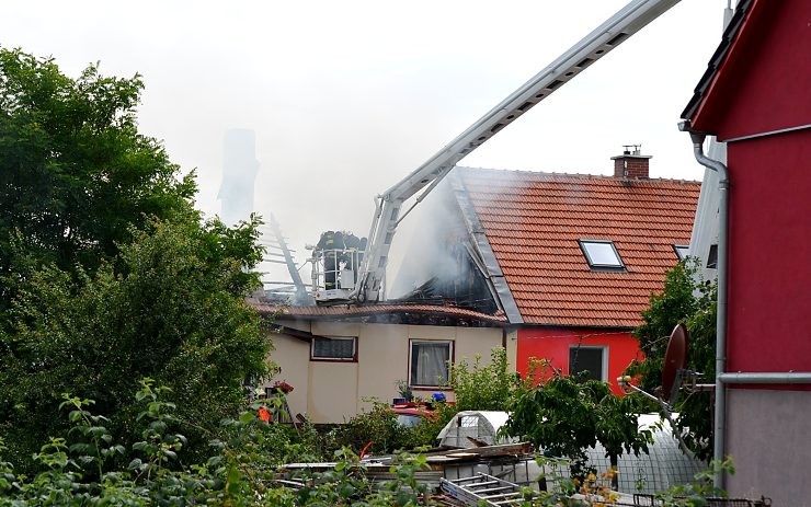 Požár rodinného domu v Hrušovanech. Foto: Barca.zz