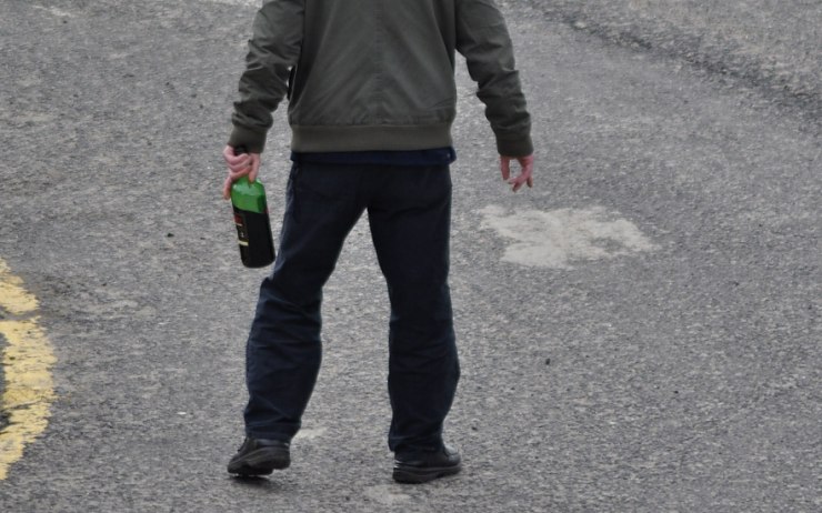 Opilý slepec se motal po silnici. Ilustrační foto: horslips5 / Creative Commons Opilý slepec se motal po silnici. Ilustrační foto: horslips5 / Creative Commons