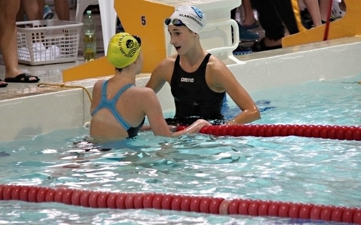 Kamila Slabihoudová těsně po doplavání. Foto:TJ Slavie Chomutov
