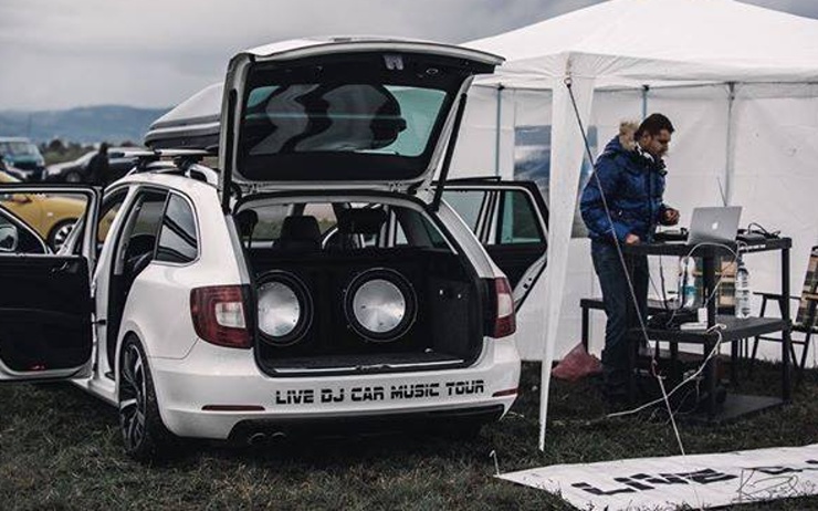 O hudbu na poslední akci se postaral Live DJ car music tour. Foto: Karel Žižka O hudbu na poslední akci se postaral Live DJ car music tour. Foto: Karel Žižka