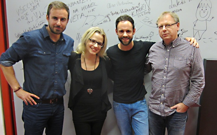 Zleva herec Miroslav Hrabě, vedoucí kina Karolína Nejepsová, zpěvák a herec Michael Foret a režisér a producent Miloslav Šmídmajer. Foto: kino Hvězda Zleva herec Miroslav Hrabě, vedoucí kina Karolína Nejepsová, zpěvák a herec Michael Foret a režisér a producent Miloslav Šmídmajer. Foto: kino Hvězda