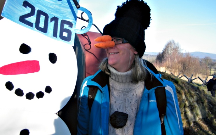 Nenapadl sníh. Při soutěži o největšího sněhuláka se inprovizovalo Nenapadl sníh. Při soutěži o největšího sněhuláka se inprovizovalo