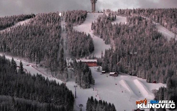 Páteční ráno na Klínovci z webkamery. Zdroj: Skiareál Klínovec Páteční ráno na Klínovci z webkamery. Zdroj: Skiareál Klínovec