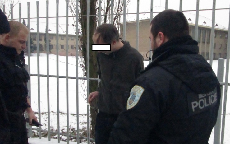 Zadržený muž. Foto: Městská policie Chomutov Zadržený muž. Foto: Městská policie Chomutov