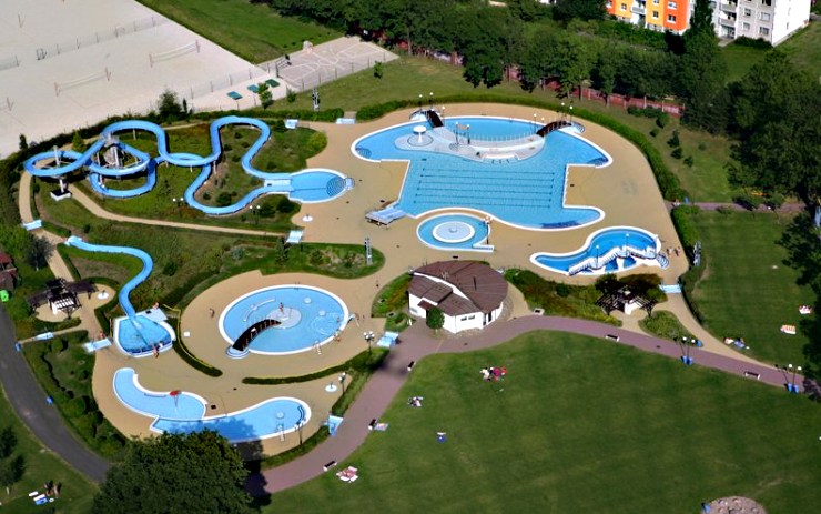 Letecký snímek kláštereckého aquaparku