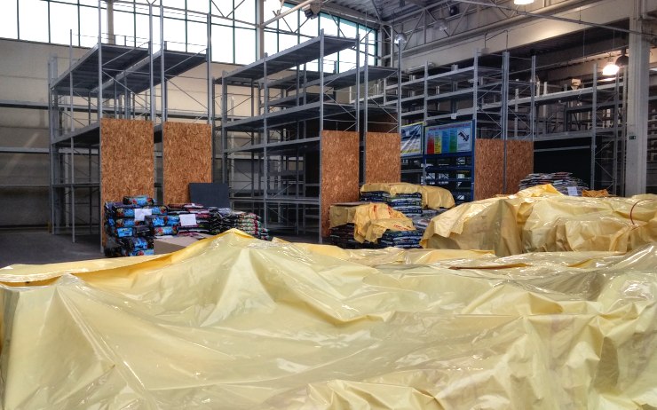 Takto to vypadá v jedné z prodejních hal v Chomutově. Foto: Oldřich Hájek Takto to vypadá v jedné z prodejních hal v Chomutově. Foto: Oldřich Hájek