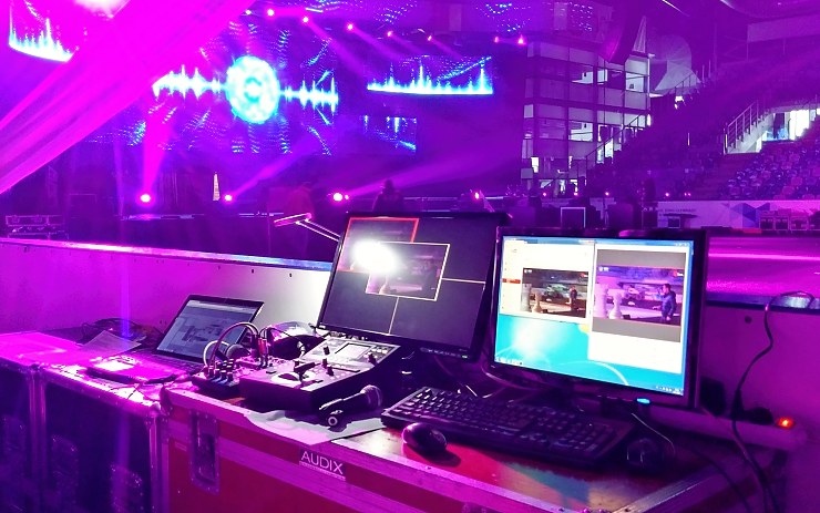 Zázemí živého internetového vysílání v SD Aréně v Chomutově. Zázemí živého internetového vysílání v SD Aréně v Chomutově.