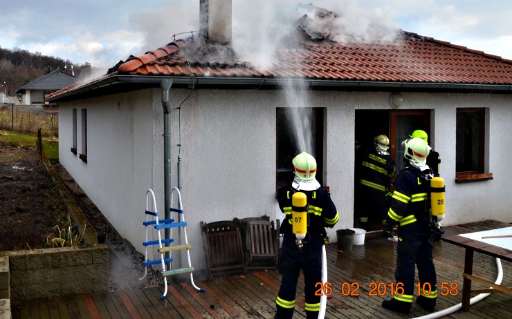 Požár domu v Drmalech. Foto: hasiči Požár domu v Drmalech. Foto: hasiči