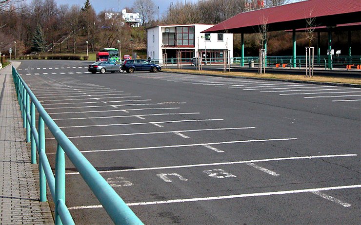 Parkoviště u autobusového nádraží. Foto: město Kadaň