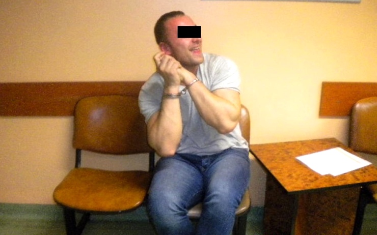 Zdrogovaný muž, který napadl strojvůdce. Foto: Měp Most Zdrogovaný muž, který napadl strojvůdce. Foto: Měp Most