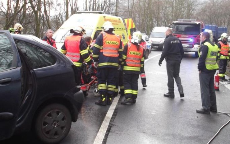 Z pohledu záchranářů je silnice podél Ohře nebezpečná. Ilustrační foto