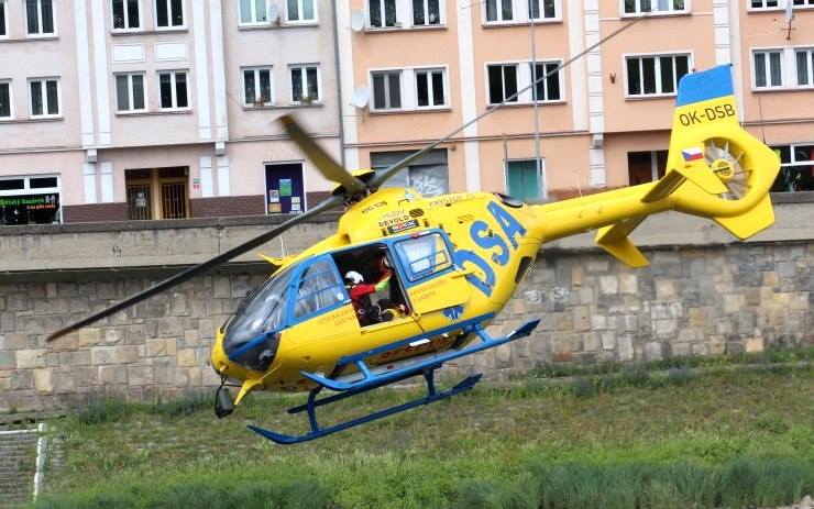 Vrtulníky piloti ovládají bravurně. Foto: Jan Vraný