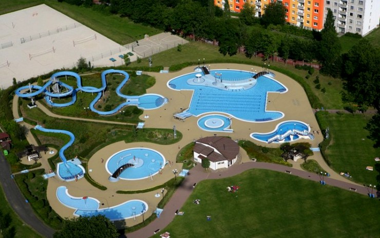 Letecký snímek aquaparku. Zdroj: Aquapark Klášterec Letecký snímek aquaparku. Zdroj: Aquapark Klášterec