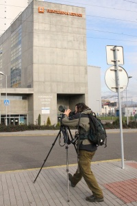 Ornitolog Václav Beran během pozorování sokolího páru usídleného na komíně v Elektrárně Ledvice. Foto: ČEZ