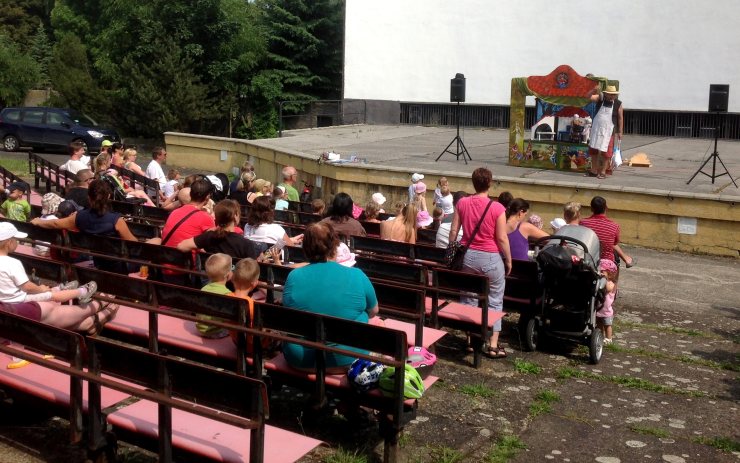 Loutkové divadlo v prostorách letního kina. Foto: KULTURA A SPORT CHOMUTOV