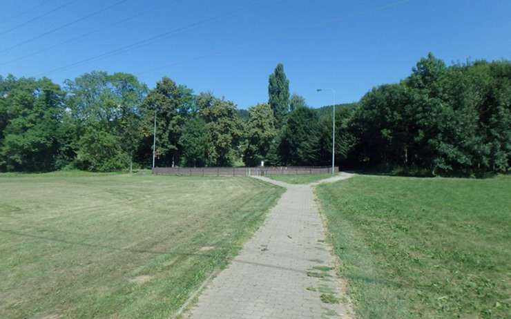 Plocha pro nové hřiště. Foto: Klášterec nad Ohří Plocha pro nové hřiště. Foto: Klášterec nad Ohří