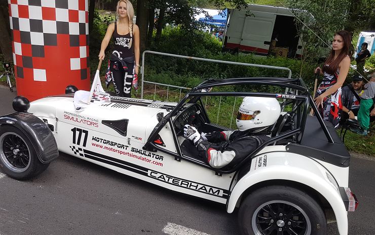 Na start se v Hradišti postavil i tento Caterham. Foto: Oldřich Hájek Na start se v Hradišti postavil i tento Caterham. Foto: Oldřich Hájek