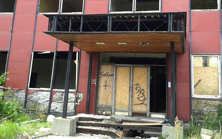 Zdevastovaná budova. Foto: facebooku