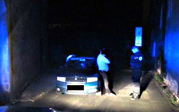 Zastavené auto s podnapilým řidičem. Foto: Měp Chomutov Zastavené auto s podnapilým řidičem. Foto: Měp Chomutov
