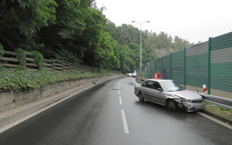 Policisté varují před nebezpečným úsekem. Foto: Policie ČR Policisté varují před nebezpečným úsekem. Foto: Policie ČR