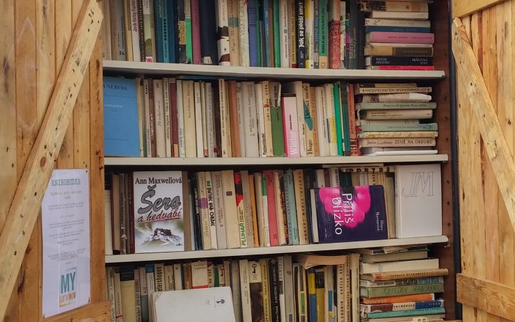 Takzvané knihobudky už v našem kraji fungují. Tato je z Litvínova. Foto: Oldřich Hájek