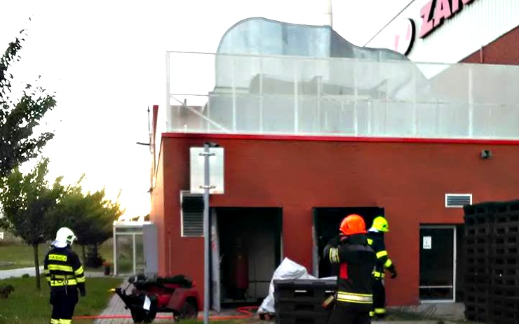 Požár trafostanice. Foto: hasiči Kadaň