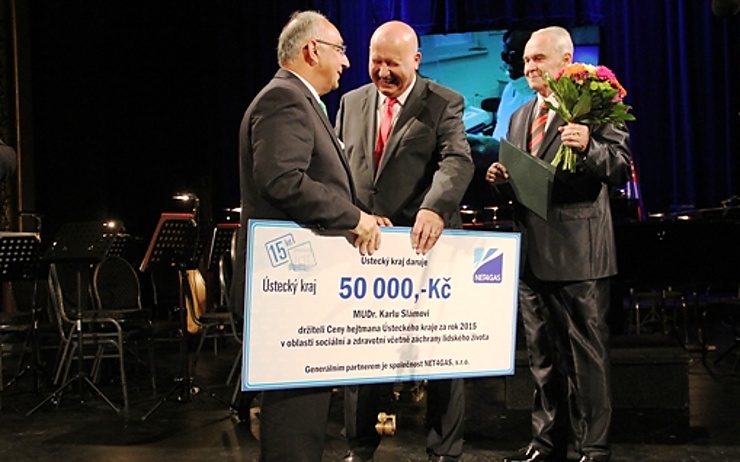 Laureátem Ceny hejtmana roku 2015 v oblasti sociální a zdravotní se stal Karel Sláma. Foto: ÚK