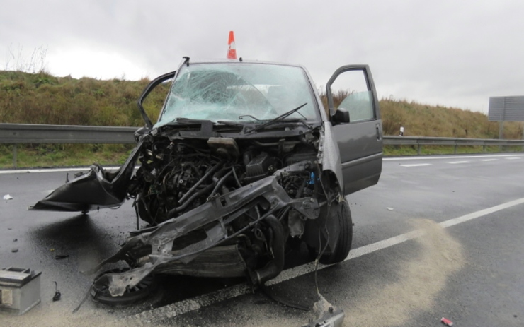 Následky havárie u Ostrova nad Ohří. Foto: Policie ČR
