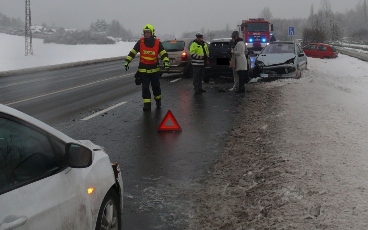 Hromadná nehoda u Mikulovic u Klášterce nad Ohří. Foto: HZS ÚK