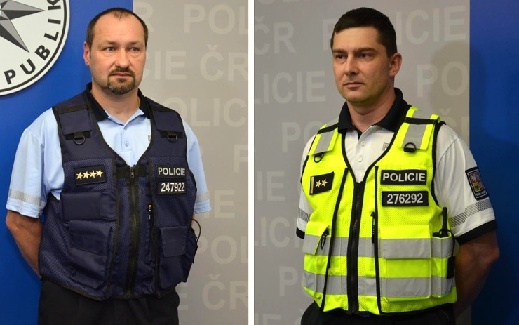 Modré a žluté vesty pro policii. Foto: Policie ČR