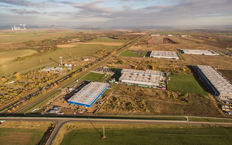 Letecký pohled do Strategické průmyslové zóny Triangle směrem od Chomutova, říjen 2016. Foto: SPZ Triangle