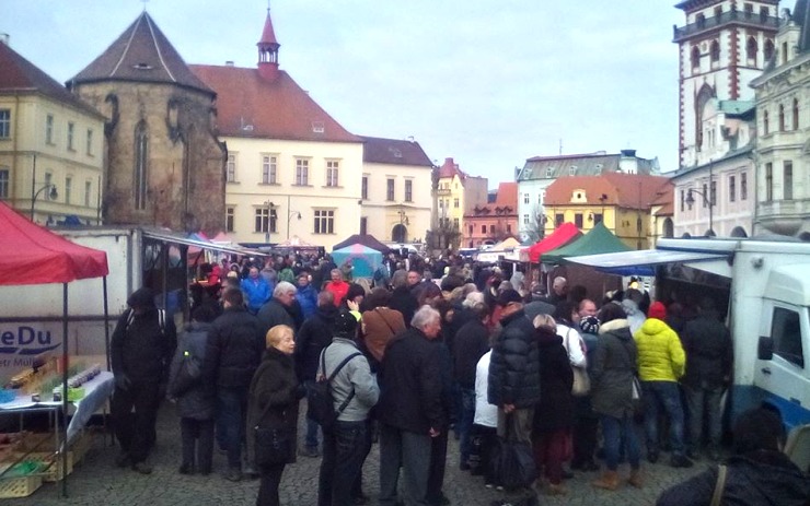 Farmářské trhy v Chomutově. Zdroj: www.severoceskefarmarsketrhy.cz