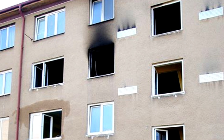 Nájemníci z vyhořelého domu v Nových Ervěnicích museli na ubytovnu