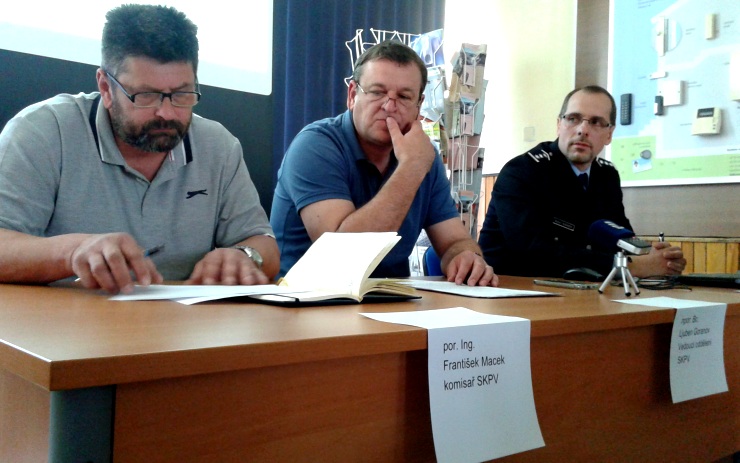 Muž podvedl desítky důchodkyň z celých Čech, vylákal z nich 117 tisíc. Chytili ho chomutovští kriminalisté