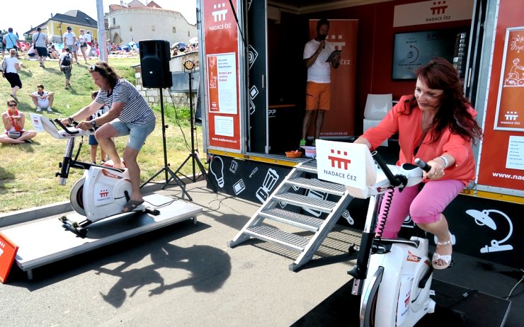 Návštěvníci Vysmátého léta vyšlapali na charitativních kolech přes sto tisíc korun