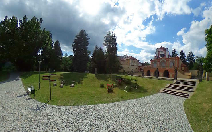 360° FOTO: Vydejte se na prohlídku zámeckého parku v Klášterci nad Ohří i s výkladem