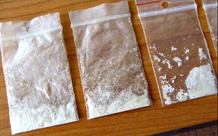 Kriminalisté obvinili dealera pervitinu z Jirkova, narkomany zásoboval drogami od loňského roku