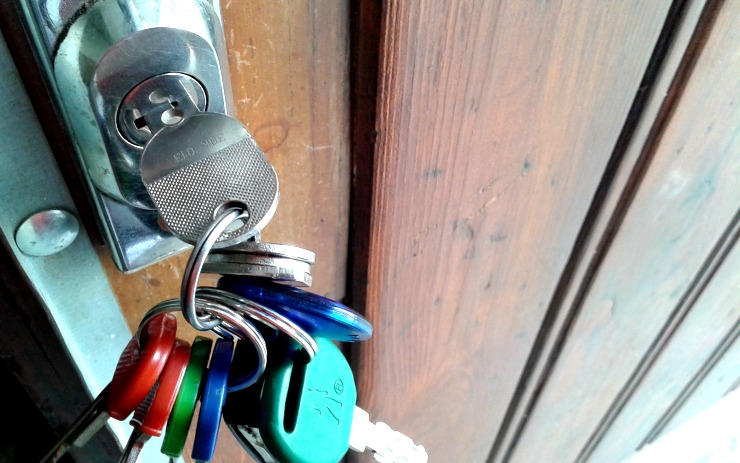 Dramatický rozchod: Muž zlomil v zámku klíč, jeho expřítelkyně se nemohla dostat z bytu