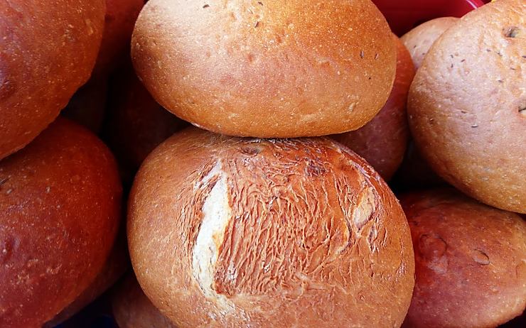 Na farmářských trzích se na náměstí koná Týden chleba
