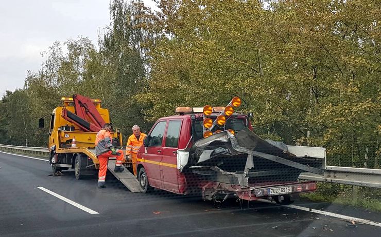 Dopravní nehoda na „třináctce“ komplikovala dopoledne dopravu z Mostu na Chomutov