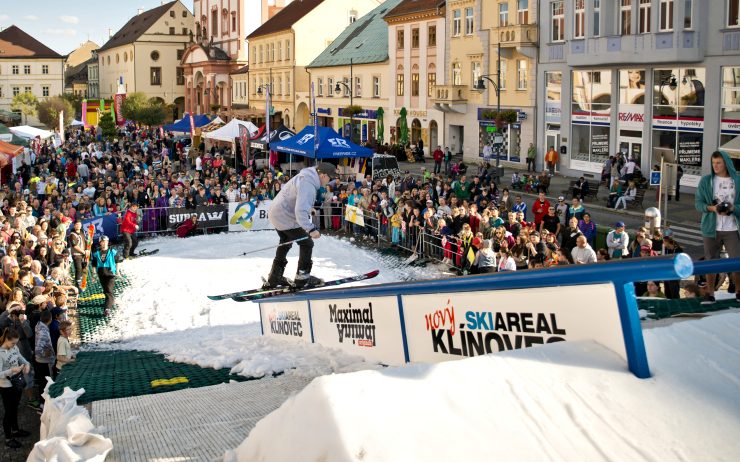 Vytáhněte lyže a snowboardy. Na chomutovském náměstí bude v sobotu sněžit!