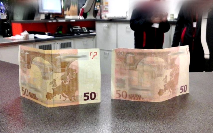 V chomutovském obchodě se dva lidé pokoušeli zaplatit falešnými eury